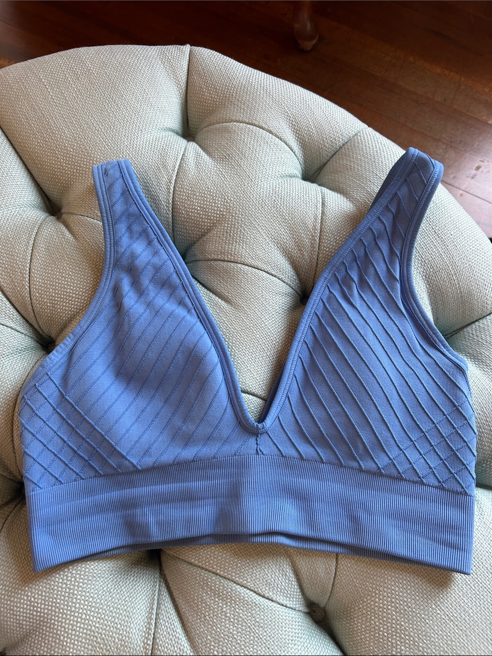 NUX Periwinklee Seamless V-Neck Sports Bralette- New Without Tag NWOT